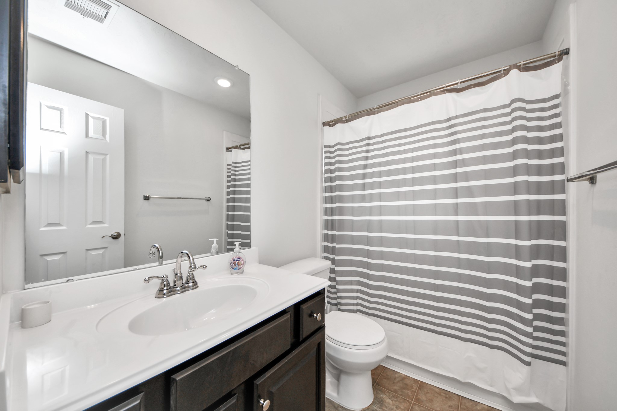 6702 Falcon Ridge Manvel, TX 77578 - Photo 24 of 42 Second full bathroom.