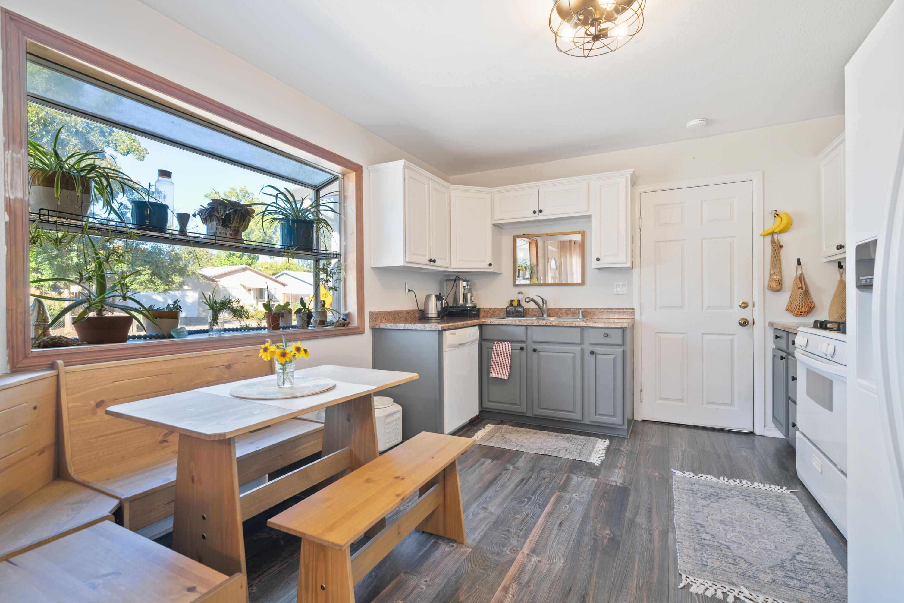 2041 Jupiter Terrace Redding, CA 96002 - Photo 10 of 32 a kitchen with a sink stove and refrigerator