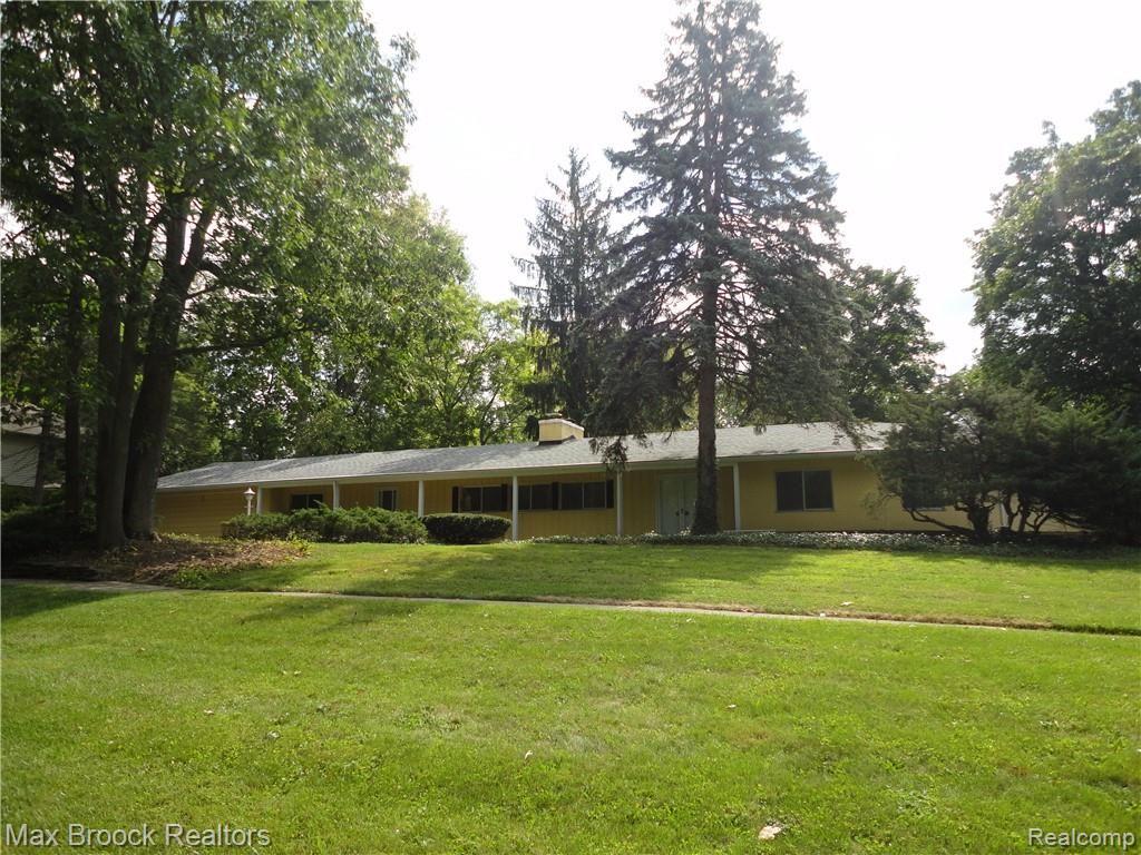 19625 Riverside Drive Beverly Hills, MI 48025 - Photo 1 of 20