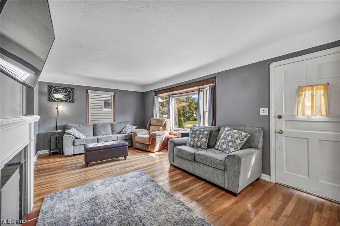 12718 North Road Cleveland, OH 44111 - Photo 5 of 18 Gallery Image 5