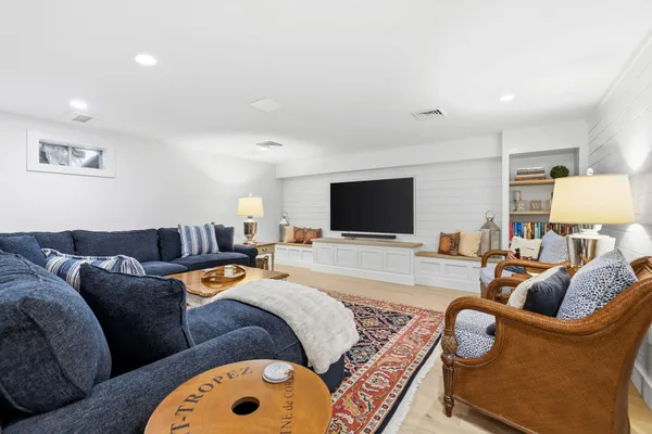 $3,100,000 | 34 Farm Valley Road, Osterville, MA 02655