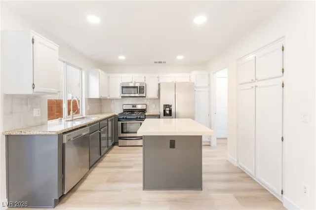 $2,150 | 1813 Navajo Lake Way, Las Vegas, NV 89128