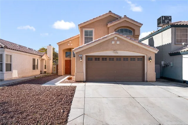 $2,150 | 1813 Navajo Lake Way, Las Vegas, NV 89128