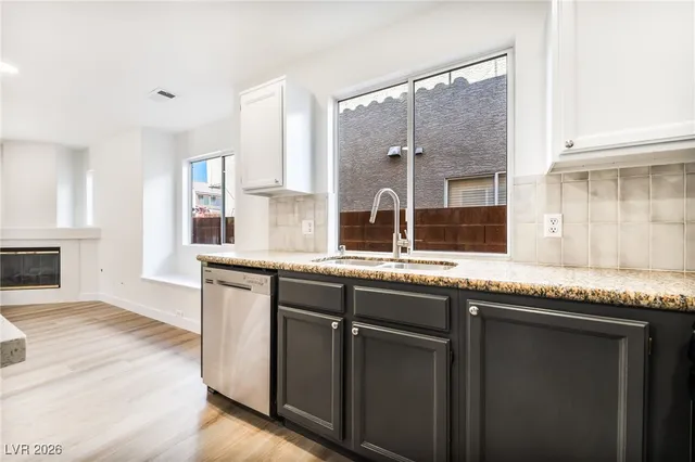 $2,150 | 1813 Navajo Lake Way, Las Vegas, NV 89128