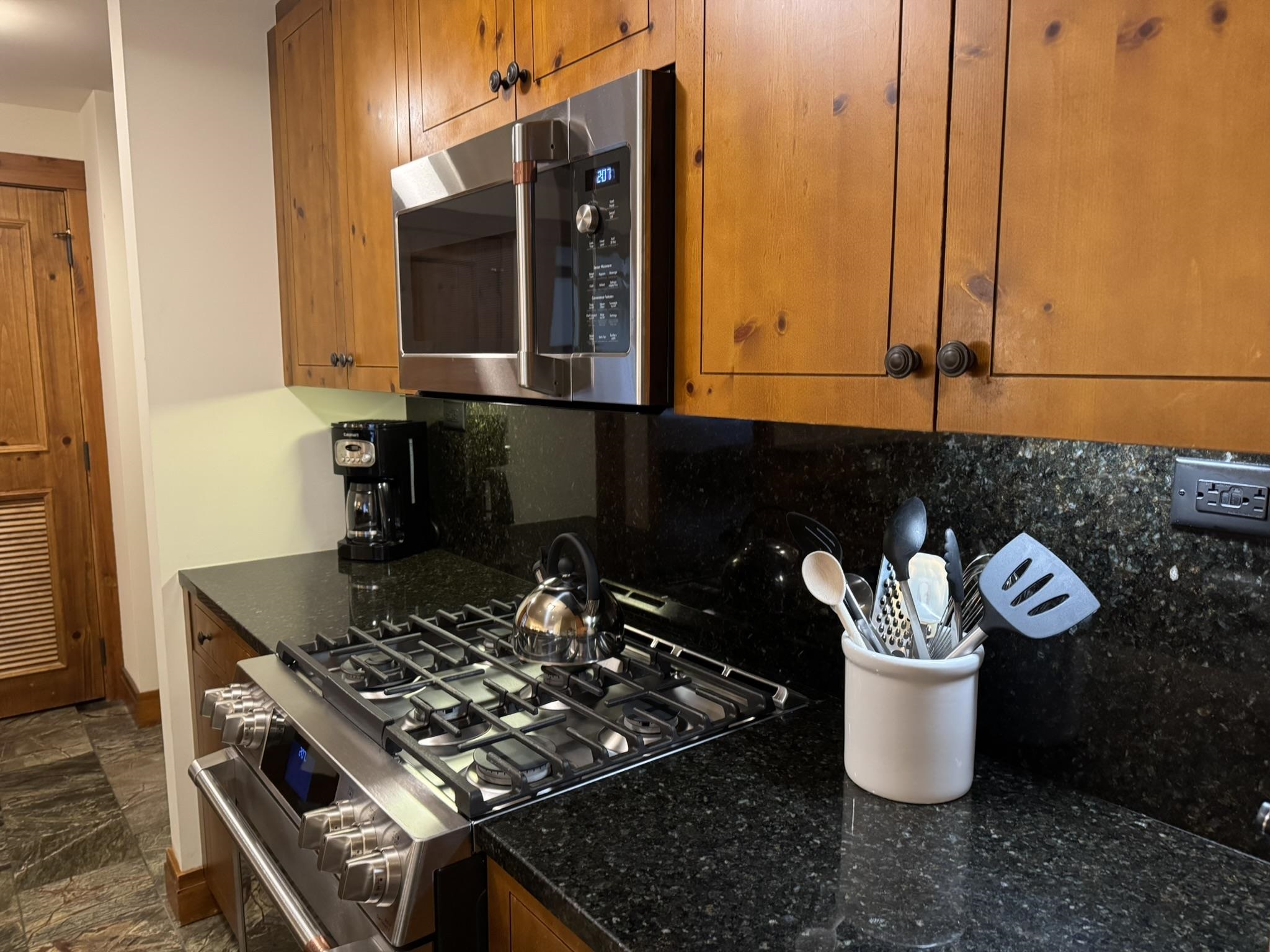7412 Mountain Road, Unit 402 386 Stowe, VT 05672 - Photo 34 of 38