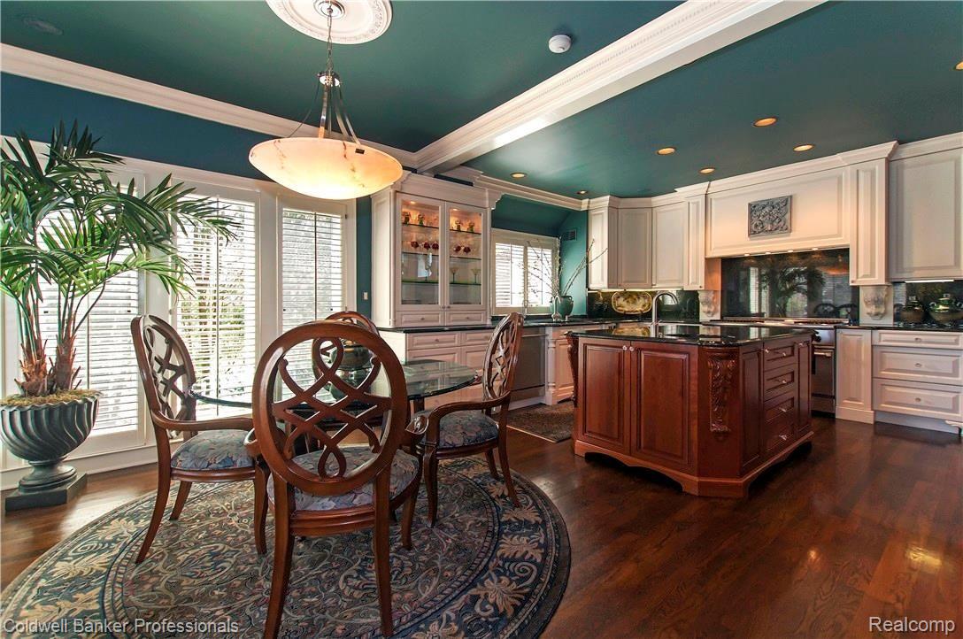 32430 Evergreen Road Franklin, MI 48025 - Photo 16 of 59 Spacious Eat-in Kitchen