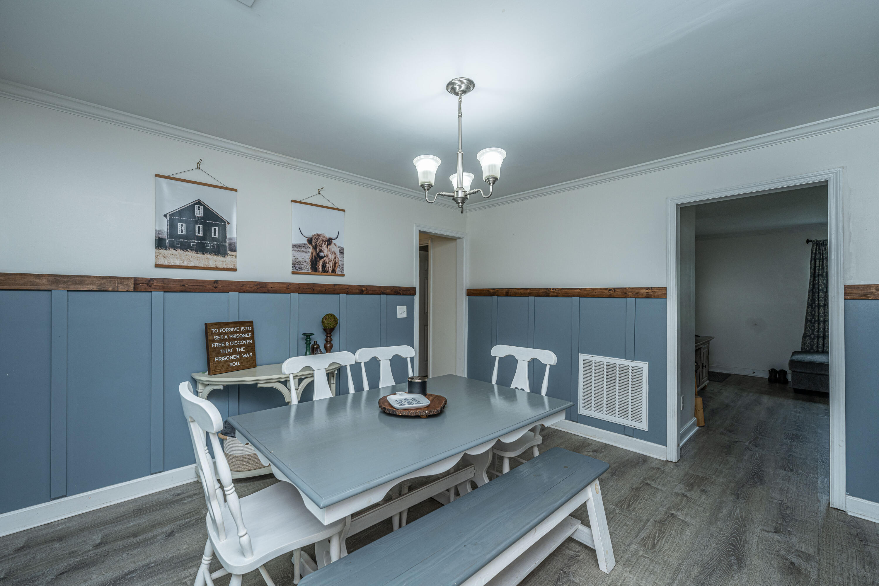 107 Waring Road Summerville, SC 29485 - Photo 11 of 35 Eat-In Space