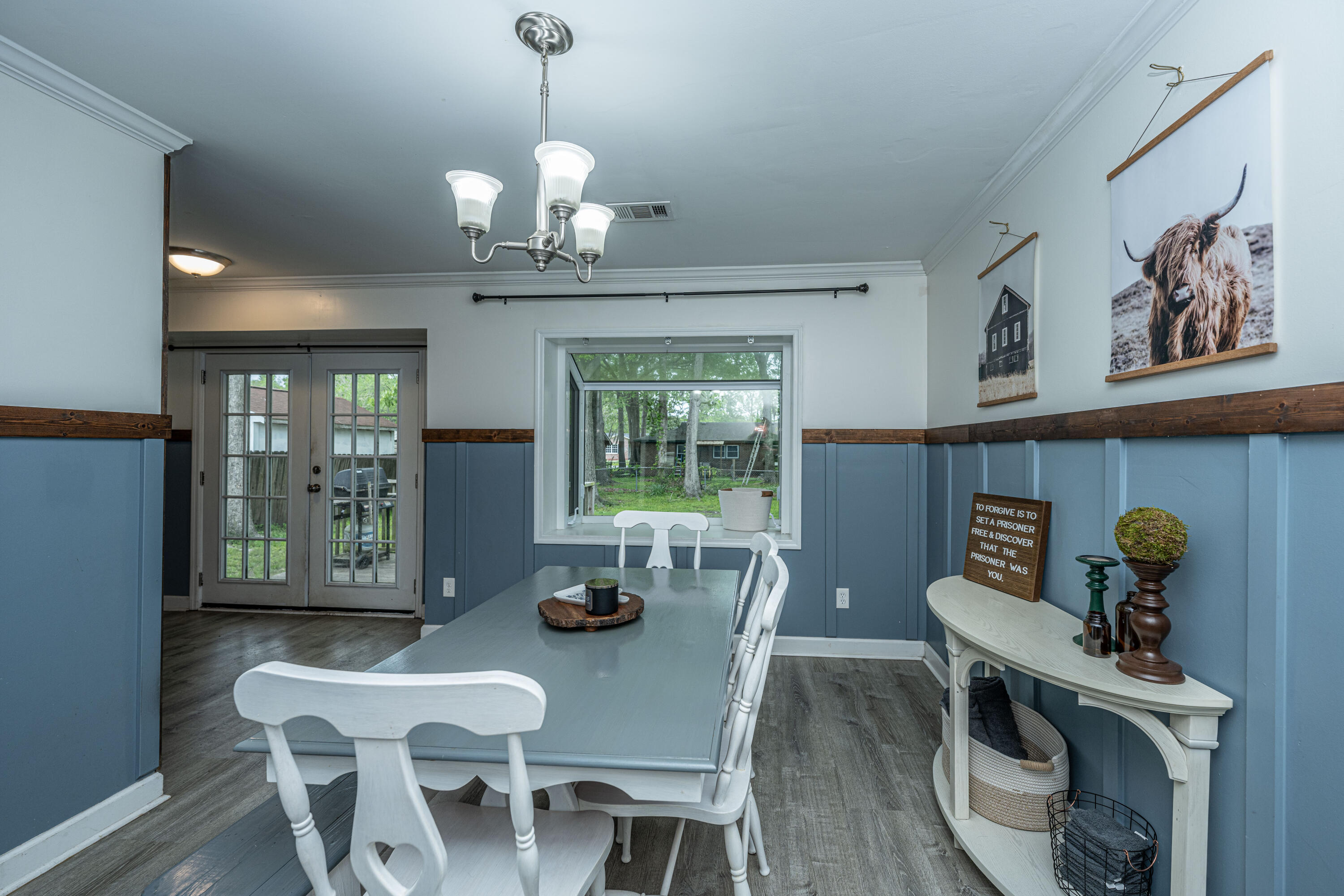 107 Waring Road Summerville, SC 29485 - Photo 9 of 35 Eat-In Space