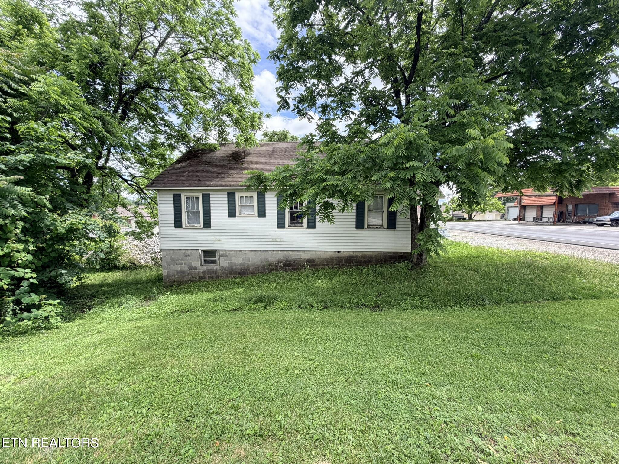18700 Alberta Street Oneida, TN 37841 - Photo 9 of 33 IMG_7753