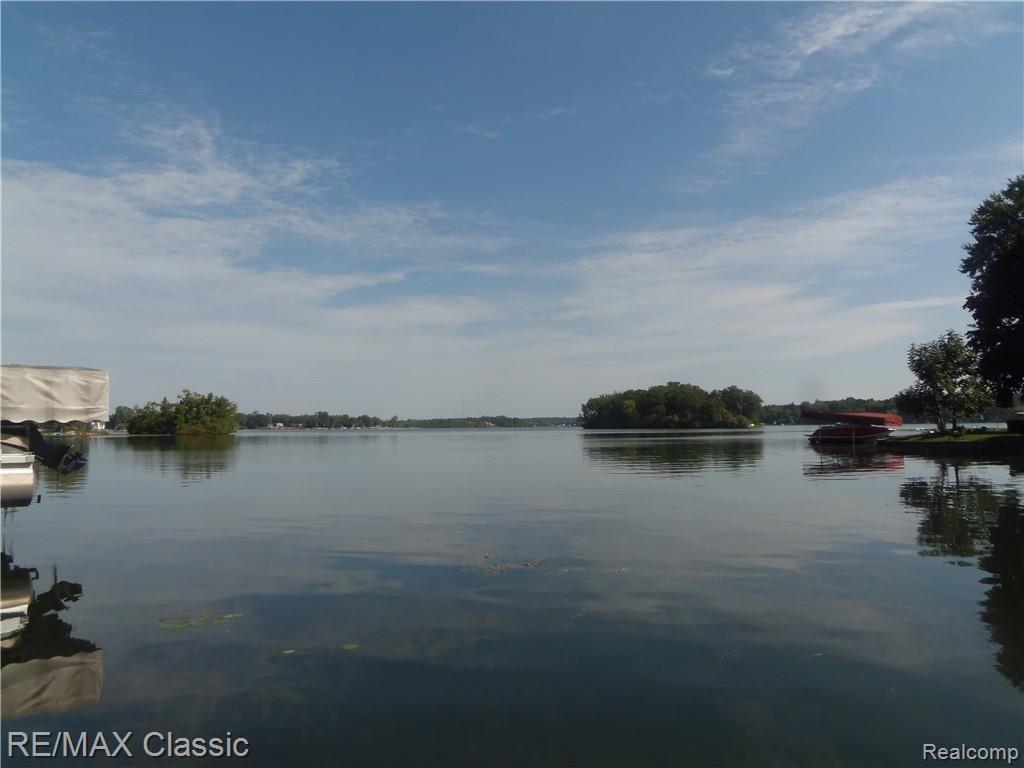 2049 Duck Lake Road North, Unit 5 Highland, MI 48356 - Photo 14 of 15