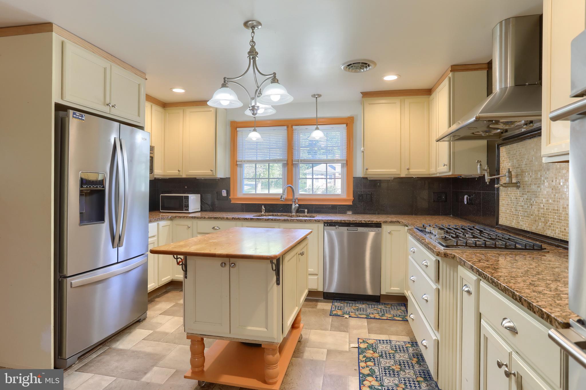 5691 Chambers Hill Road Harrisburg, PA 17111 - Photo 11 of 49