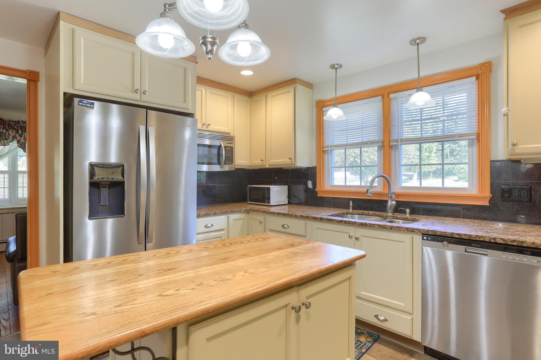 5691 Chambers Hill Road Harrisburg, PA 17111 - Photo 12 of 49