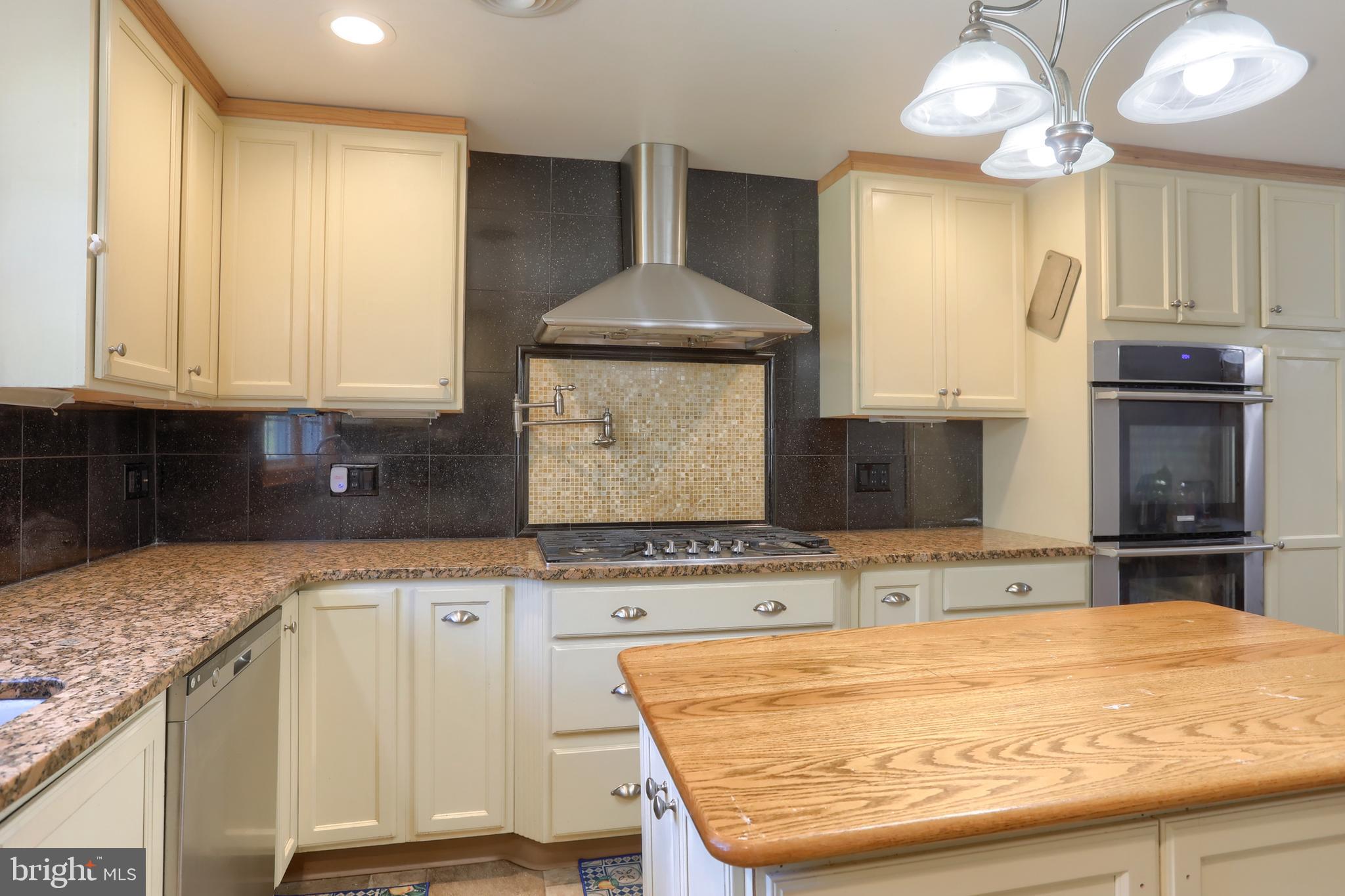 5691 Chambers Hill Road Harrisburg, PA 17111 - Photo 13 of 49