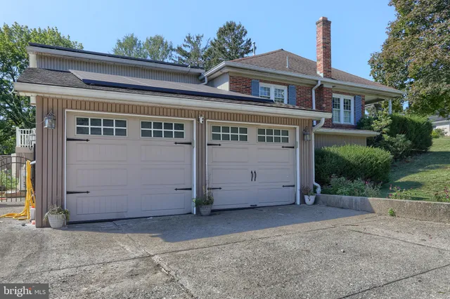 $379,900 | 5691 Chambers Hill Road, Harrisburg, PA 17111