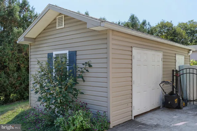 $379,900 | 5691 Chambers Hill Road, Harrisburg, PA 17111