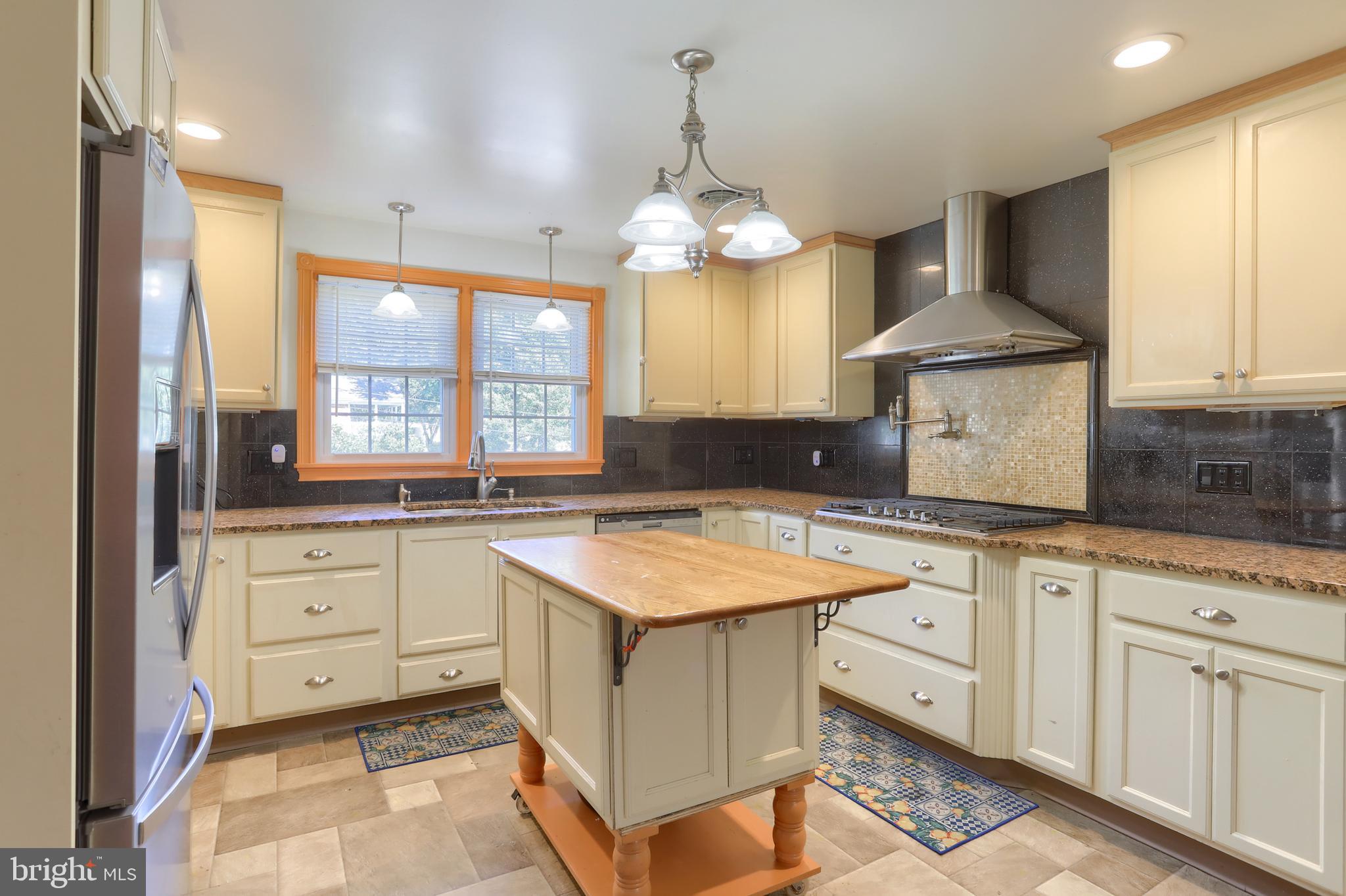 5691 Chambers Hill Road Harrisburg, PA 17111 - Photo 9 of 49