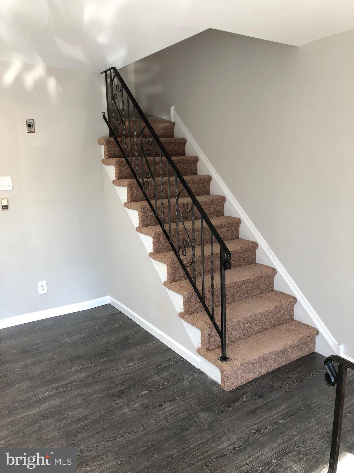 3825 Fairdale Road Philadelphia, PA 19154 - Photo 5 of 13 Enterence