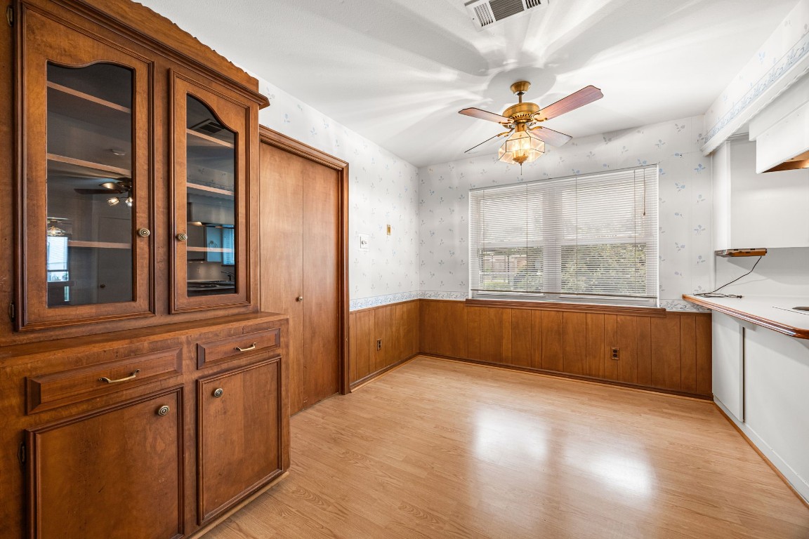 11407 Valley Spring Drive Houston, TX 77043 - Photo 14 of 32 Breakfast area.
