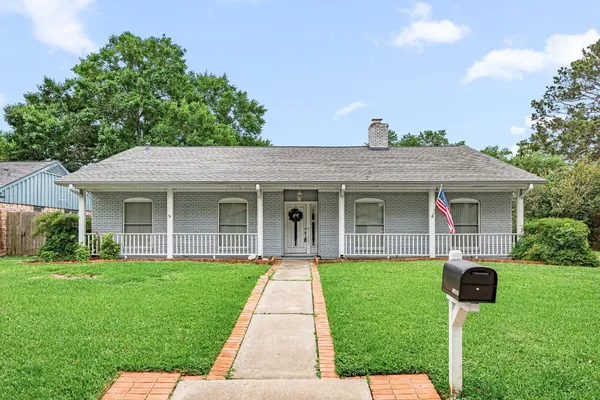 $550,000 | 11407 Valley Spring Drive, Houston, TX 77043