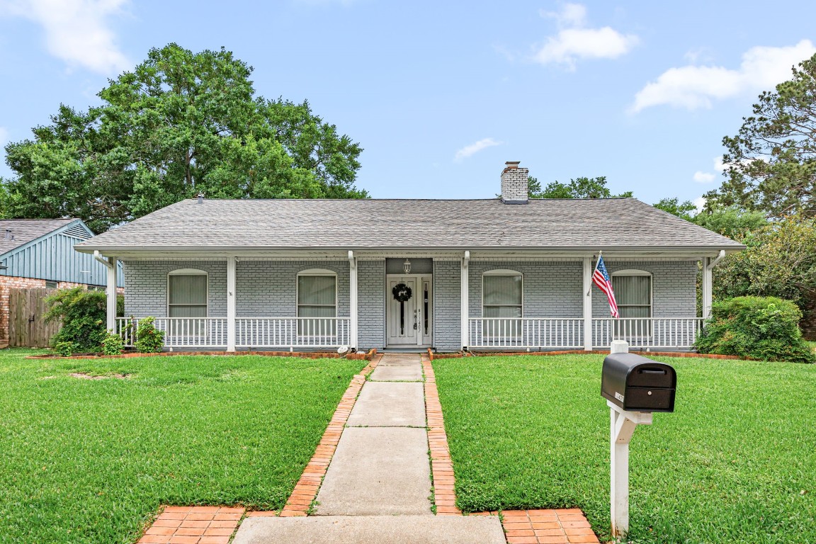 11407 Valley Spring Drive Houston, TX 77043 - Photo 2 of 32