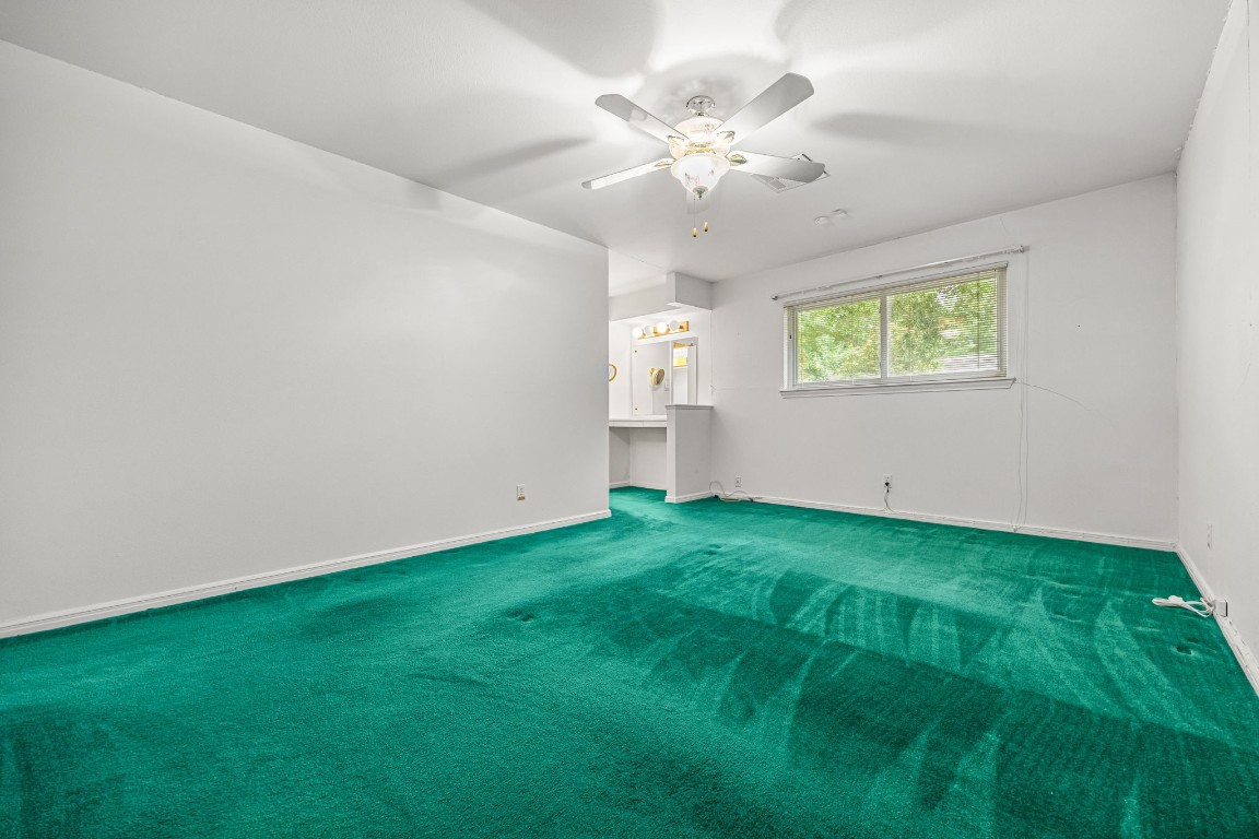 11407 Valley Spring Drive Houston, TX 77043 - Photo 22 of 32 Primary bedroom.