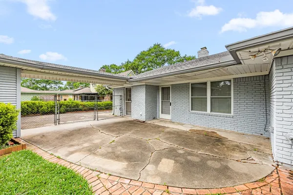 $550,000 | 11407 Valley Spring Drive, Houston, TX 77043