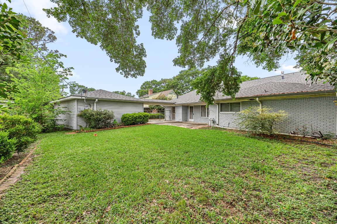 11407 Valley Spring Drive Houston, TX 77043 - Photo 30 of 32 Backyard.