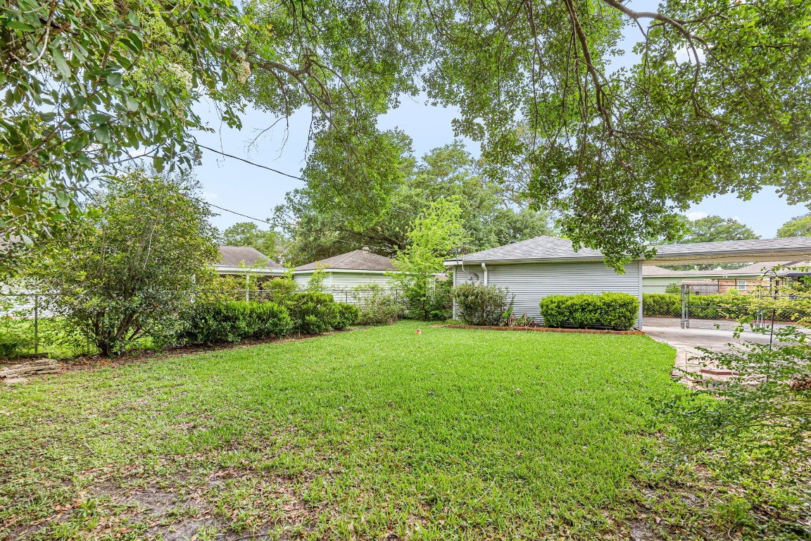 11407 Valley Spring Drive Houston, TX 77043 - Photo 31 of 32 Backyard.