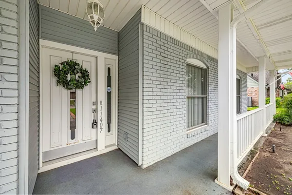 $550,000 | 11407 Valley Spring Drive, Houston, TX 77043