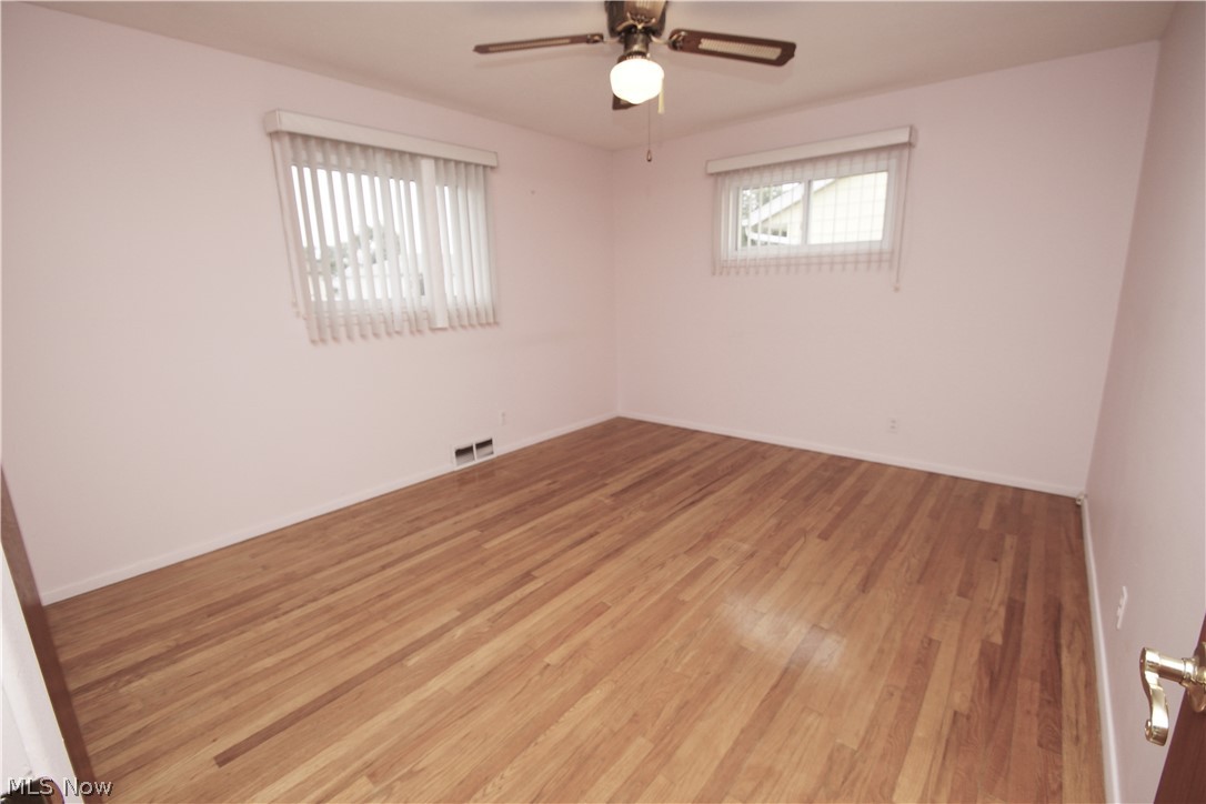 30413 Vineyard Road Willowick, OH 44095 - Photo 8 of 25 Master bedroom