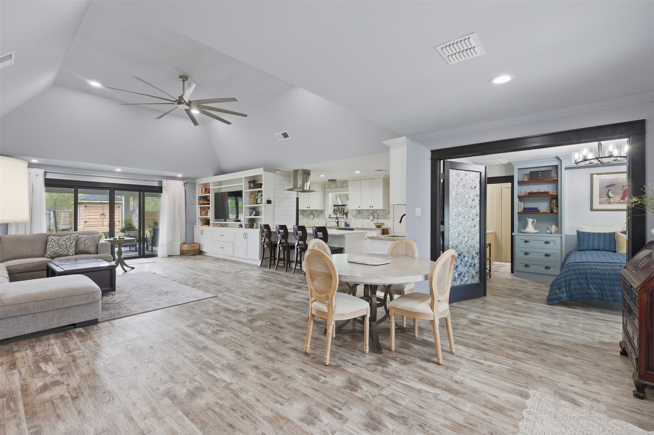 5111 Brookside Road Pearland, TX 77581 - Photo 23 of 42 Spaceous open concept living area