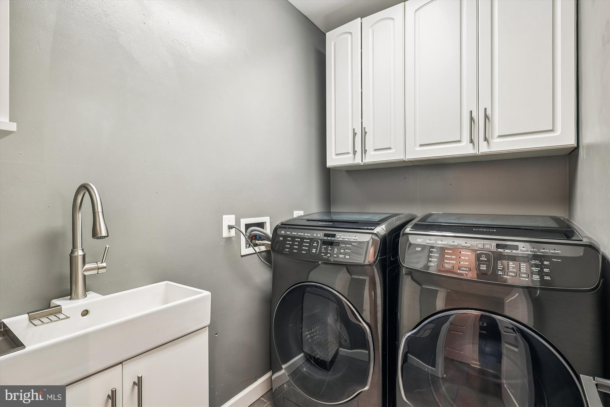 706 Crisfield Way Annapolis, MD 21401 - Photo 21 of 71 a utility room with dryer and washer
