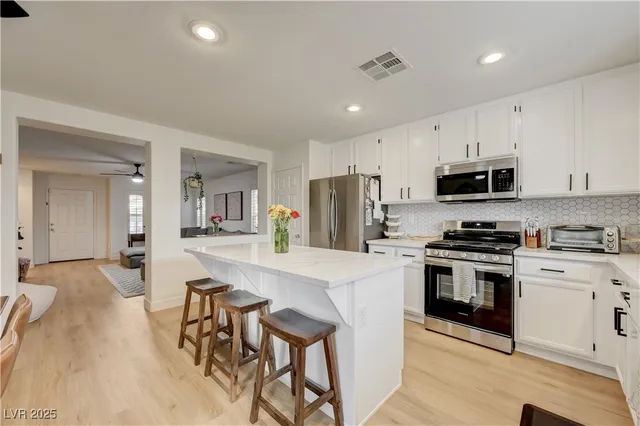 $2,150 | 33 Dandy View Avenue, Las Vegas, NV 89183