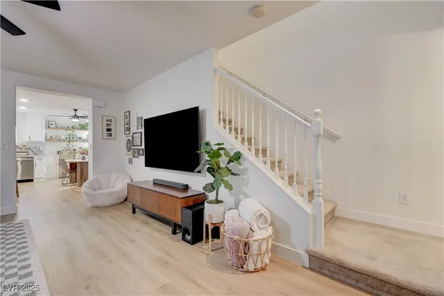 $2,150 | 33 Dandy View Avenue, Las Vegas, NV 89183