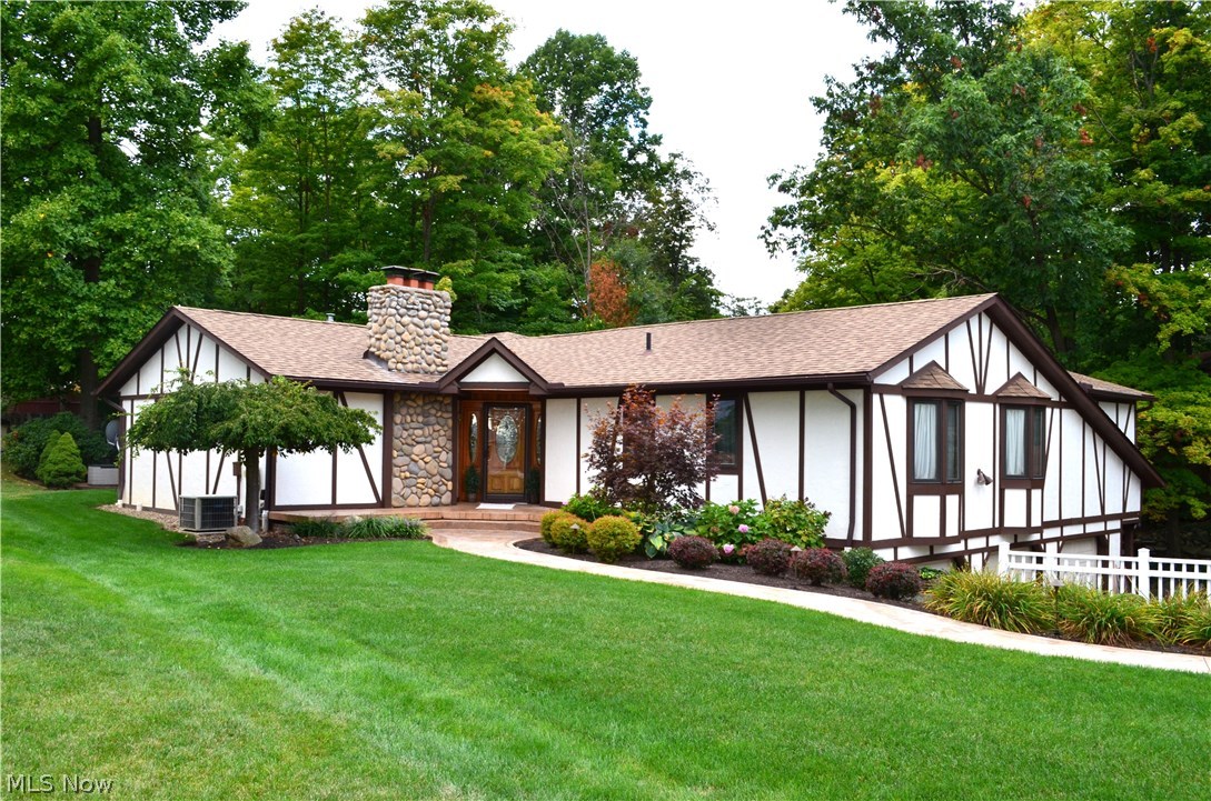19540 Hunt Road Strongsville, OH 44136 - Photo 1 of 32 Gallery Image 1