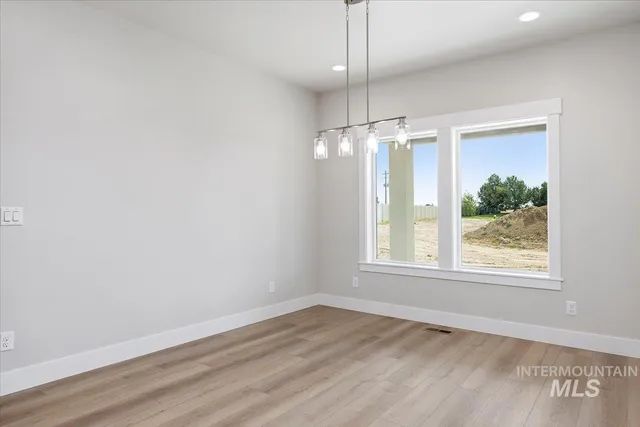 $699,999 | 3828 Susan Circle East, Hansen, ID 83334