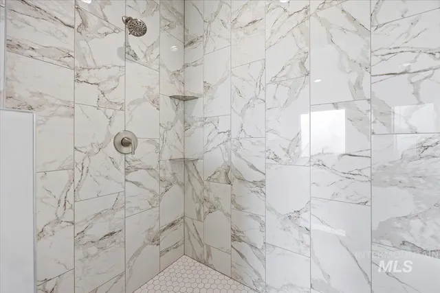 $699,999 | 3828 Susan Circle East, Hansen, ID 83334