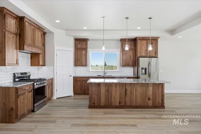 $699,999 | 3828 Susan Circle East, Hansen, ID 83334