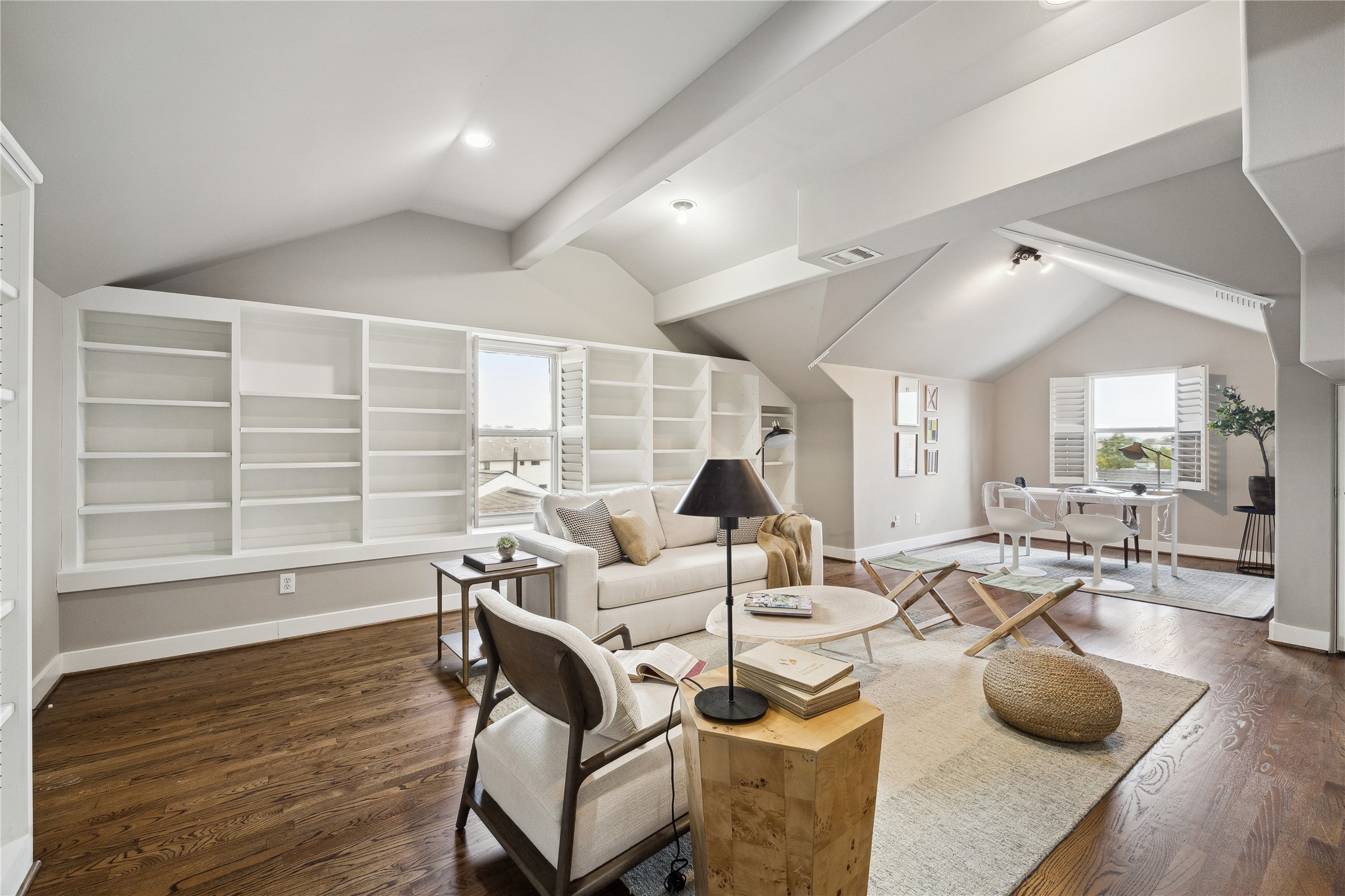 6310 Taggart Street, Unit B Houston, TX 77007 - Photo 28 of 37 a living room with furniture and a large window