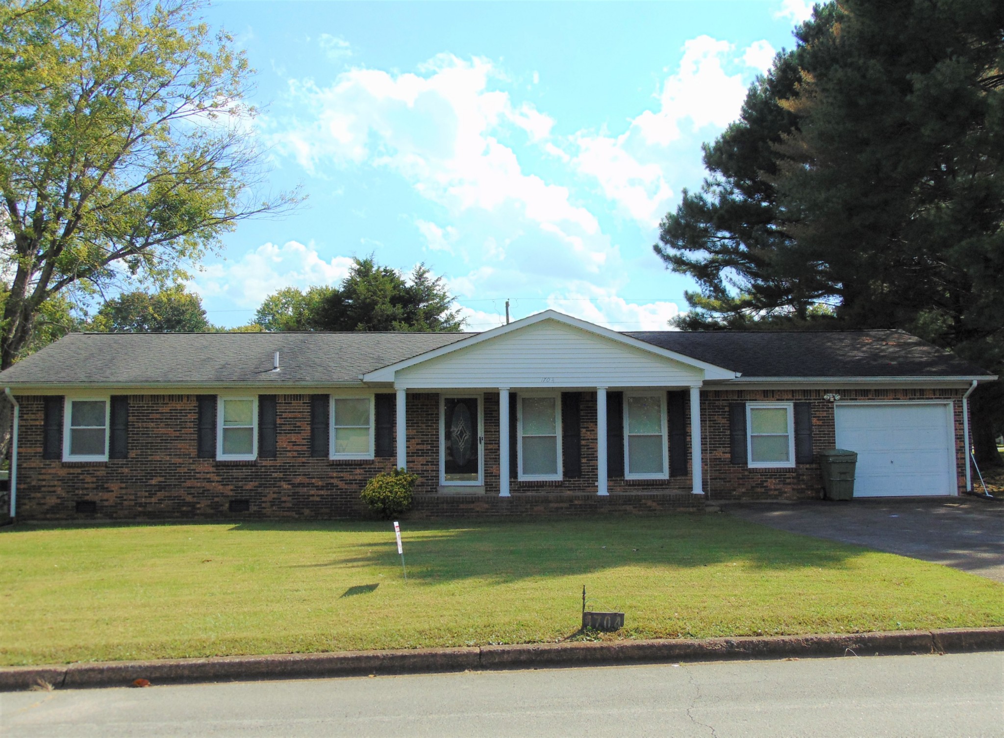 1704 Ann Road Lawrenceburg, TN 38464 - Photo 3 of 20 a front view of a house with a yard