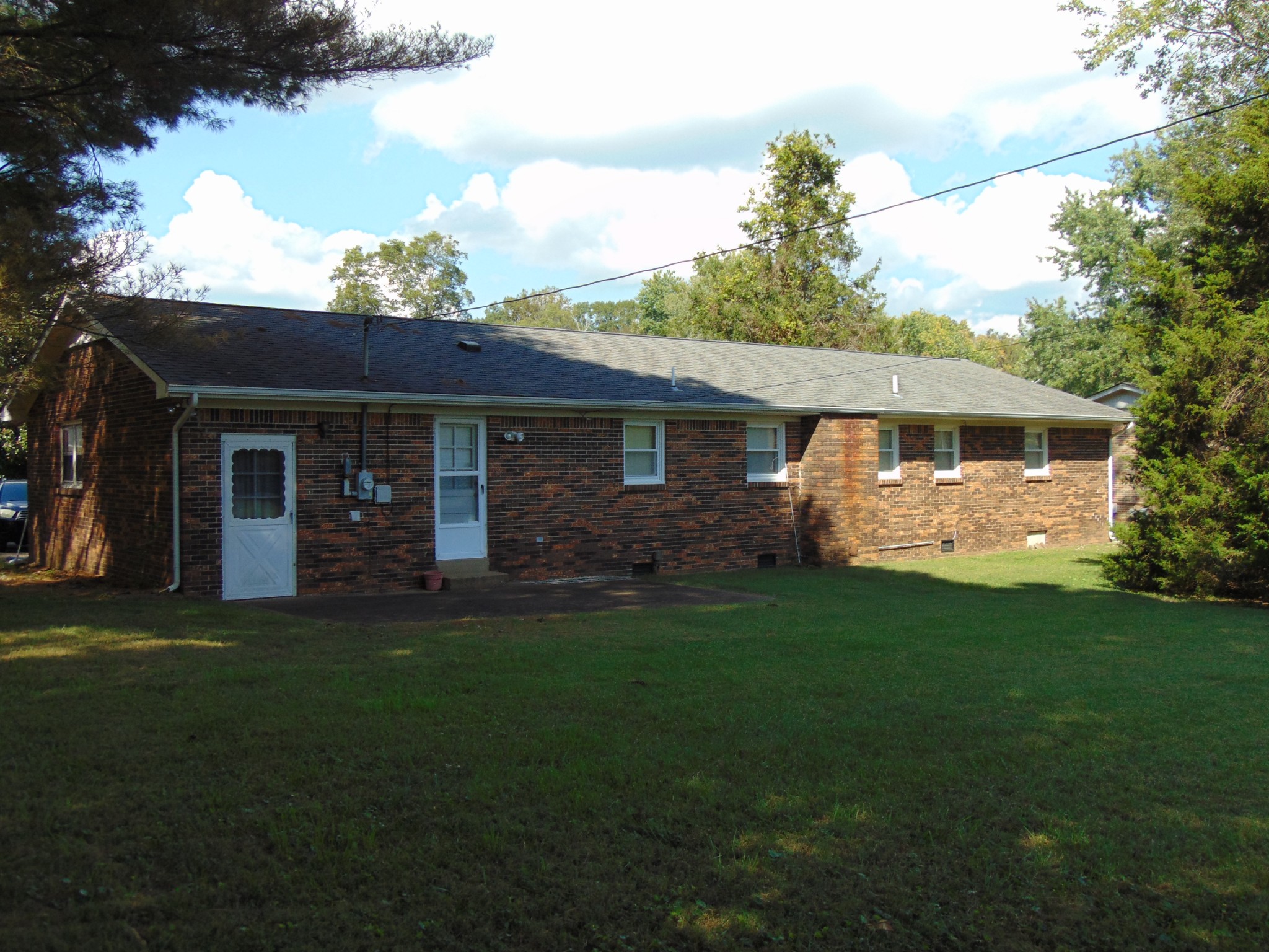 1704 Ann Road Lawrenceburg, TN 38464 - Photo 6 of 20 a front view of a house with a garden