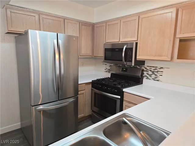 $1,095 | 3168 Tarpon, Unit 103, Las Vegas, NV 89120