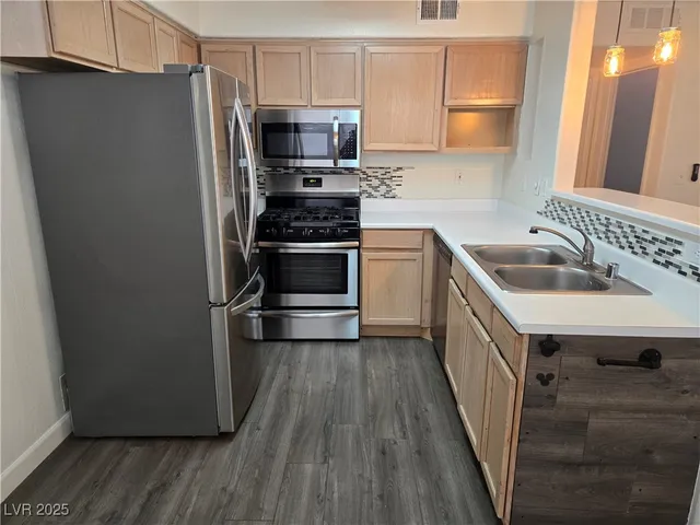 $1,095 | 3168 Tarpon, Unit 103, Las Vegas, NV 89120