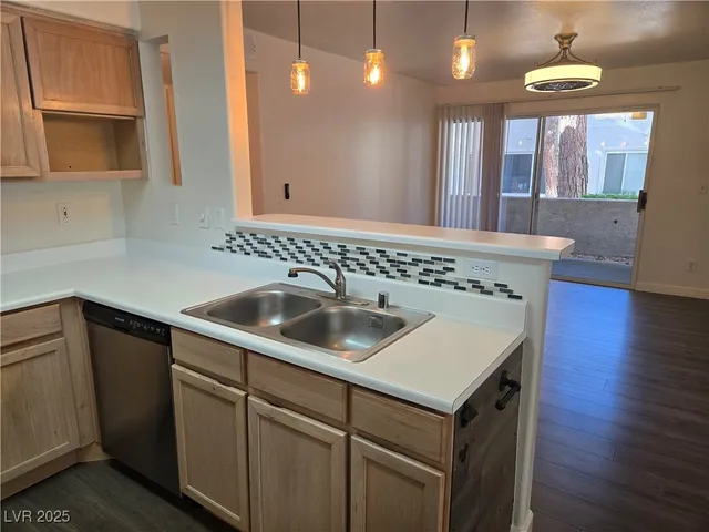 $1,095 | 3168 Tarpon, Unit 103, Las Vegas, NV 89120