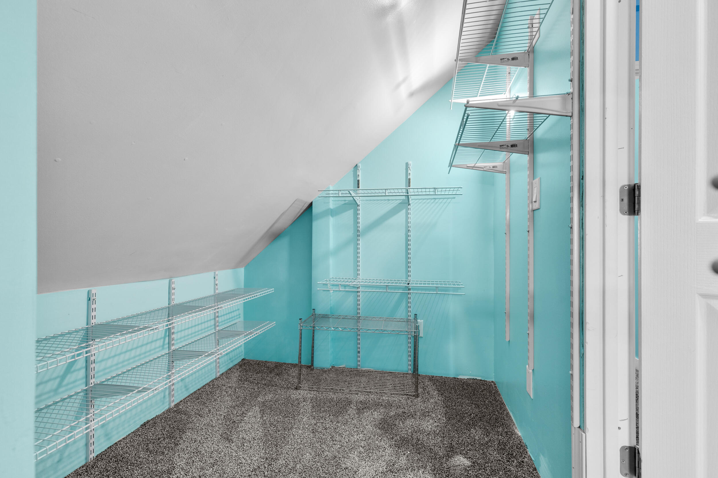 2045 South 15th Place Milwaukee, WI 53204 - Photo 12 of 23 Walk in closet