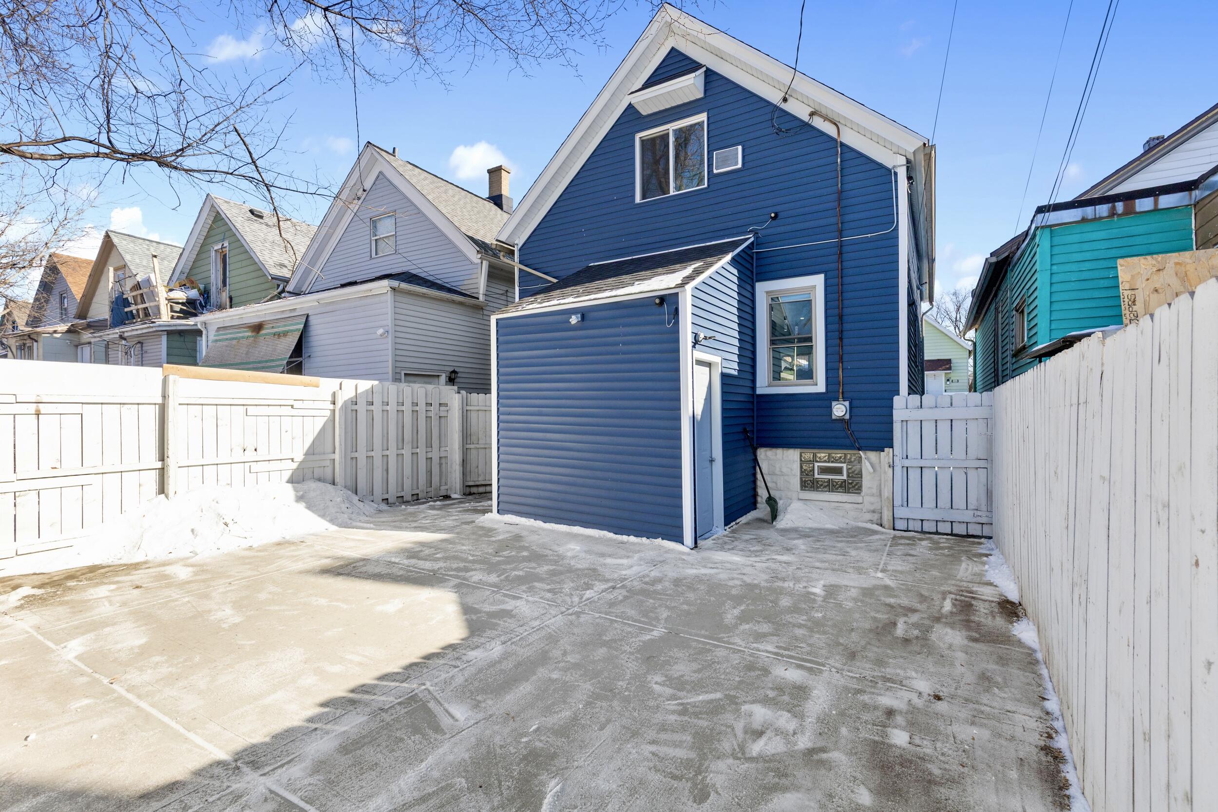 2045 South 15th Place Milwaukee, WI 53204 - Photo 19 of 23 Back of the house