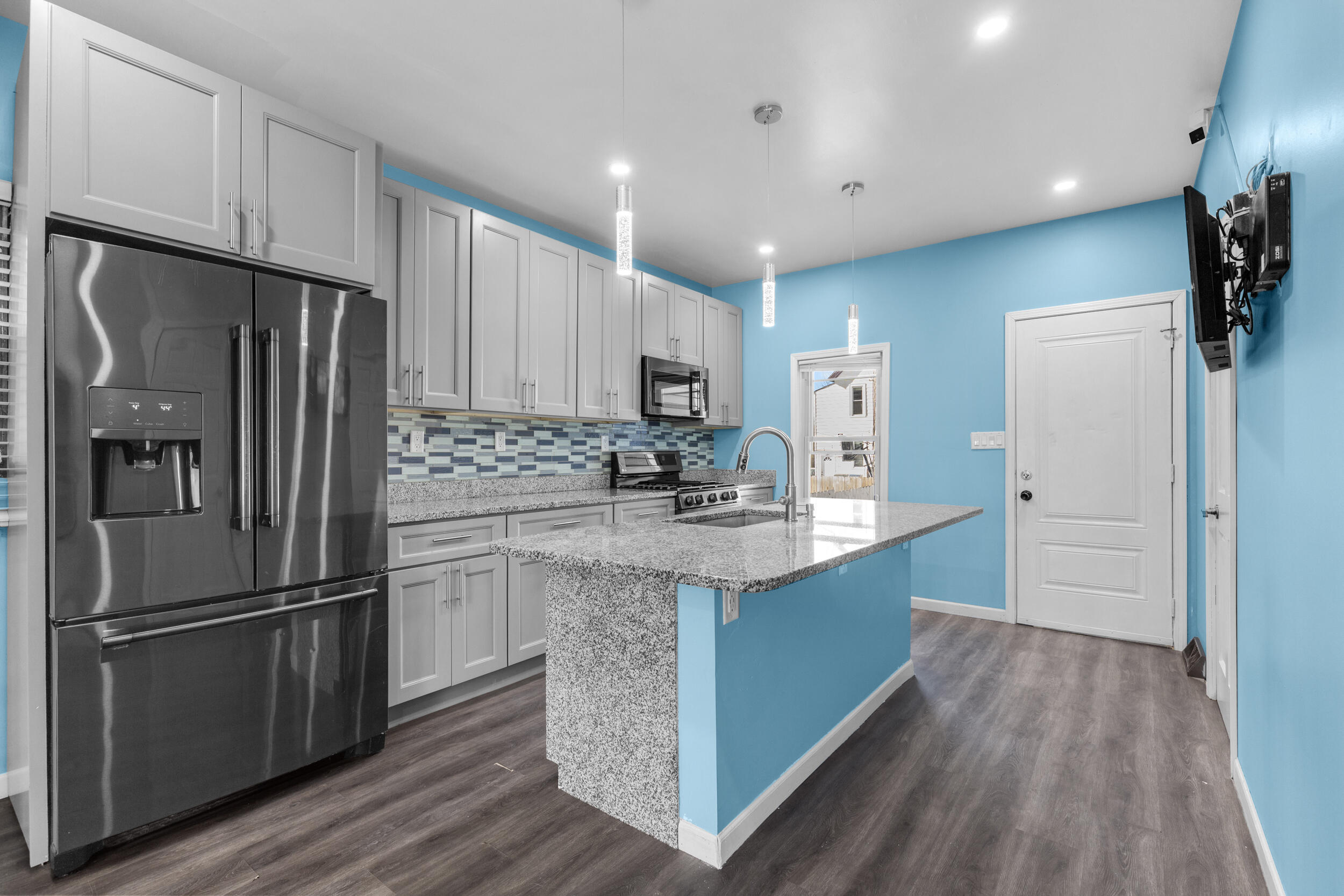 2045 South 15th Place Milwaukee, WI 53204 - Photo 2 of 23 Kitchen