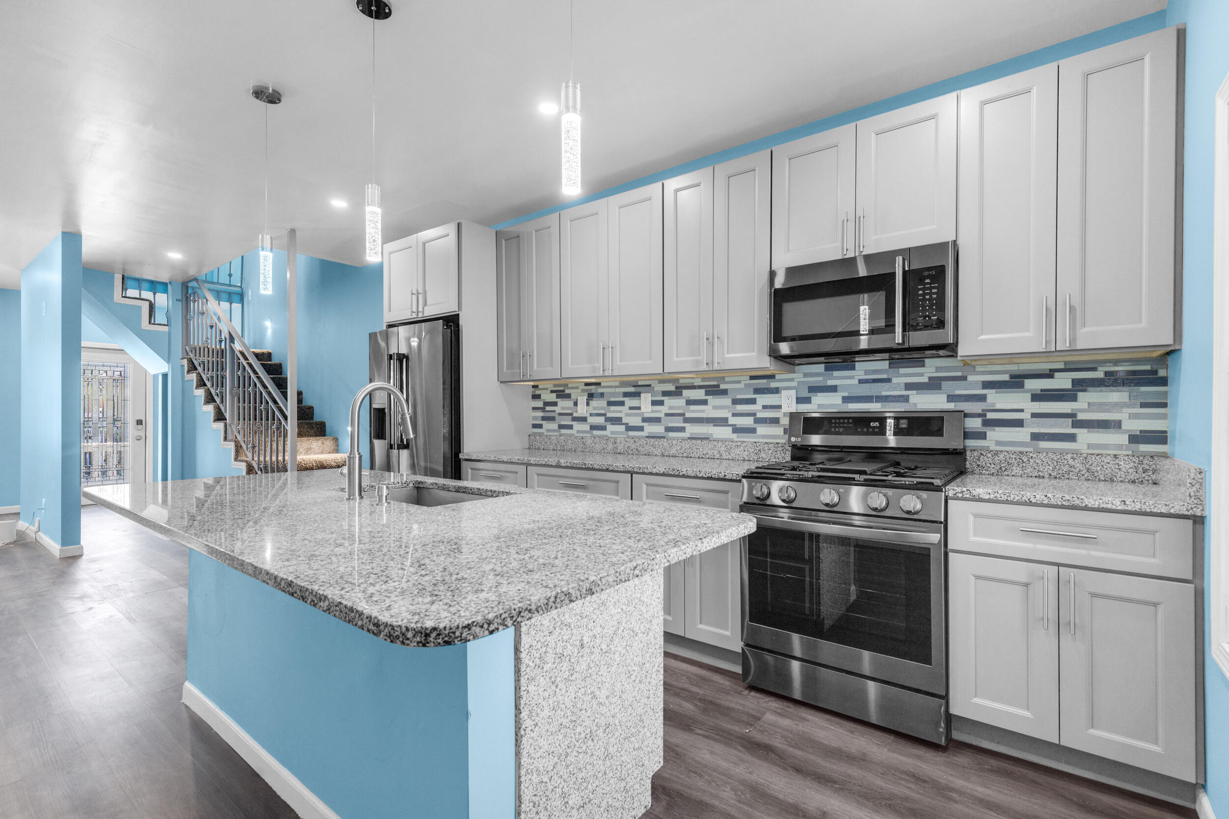 2045 South 15th Place Milwaukee, WI 53204 - Photo 4 of 23 Kitchen