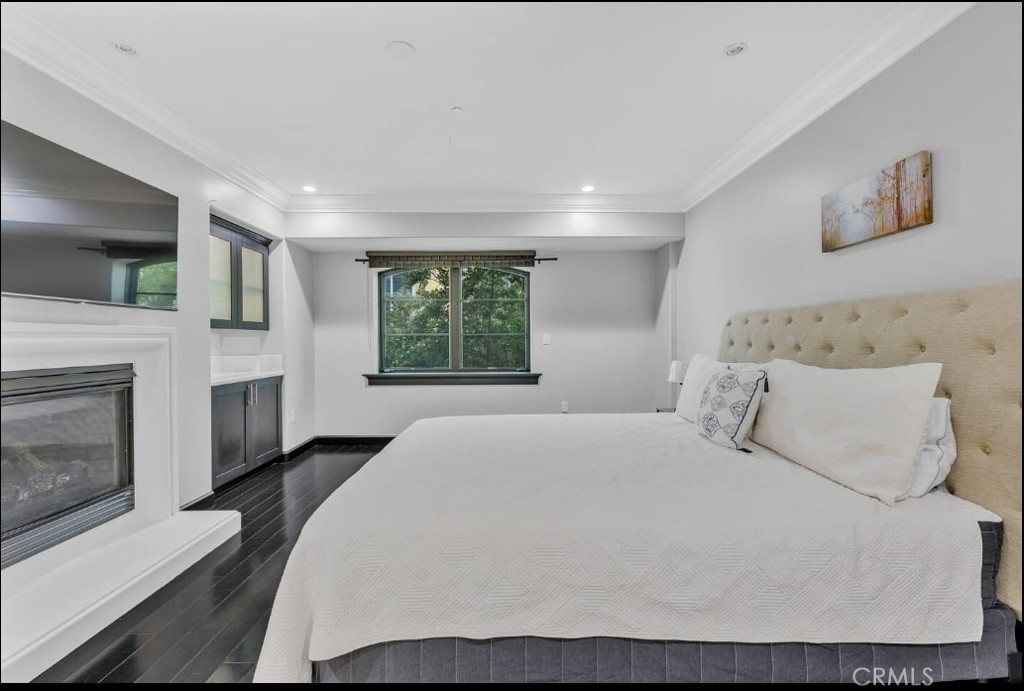 155 Cordova Street, Unit 203 Pasadena, CA 91105 - Photo 32 of 57 a large white bed in a bedroom