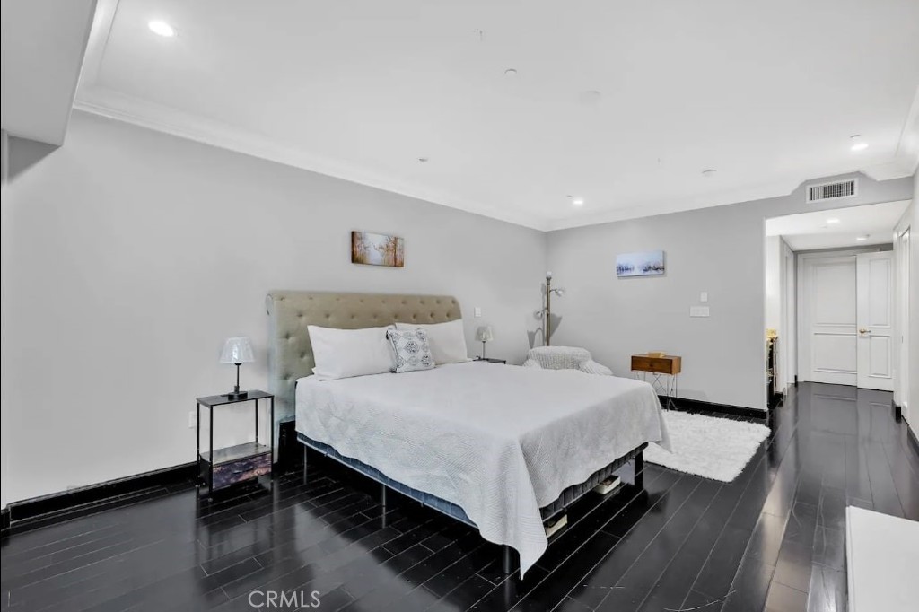 155 Cordova Street, Unit 203 Pasadena, CA 91105 - Photo 35 of 57 a bedroom with a bed and a table